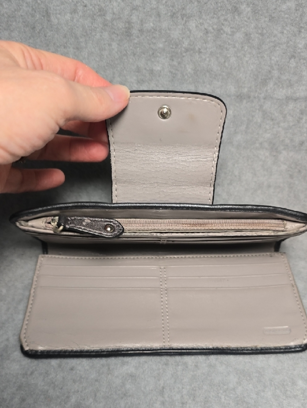 Coach Vintage Signature Canvas Pleated Leather Flap Bifold Wallet - Picture 6 of 16